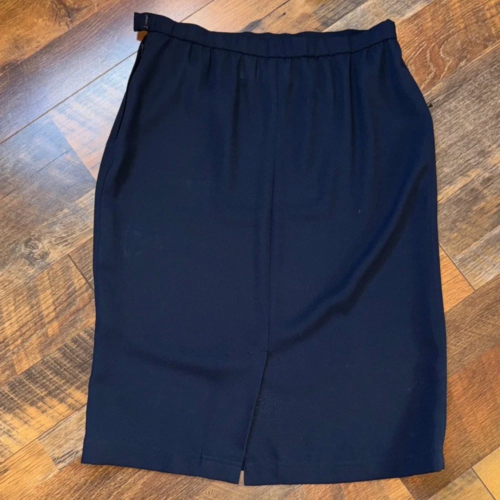 Leslie Fay Navy and White Women's Blazer + Skirt - Picture 7 of 7